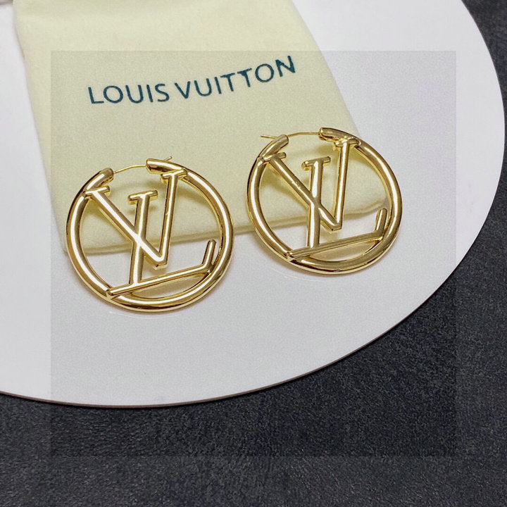 Lv earrings gold