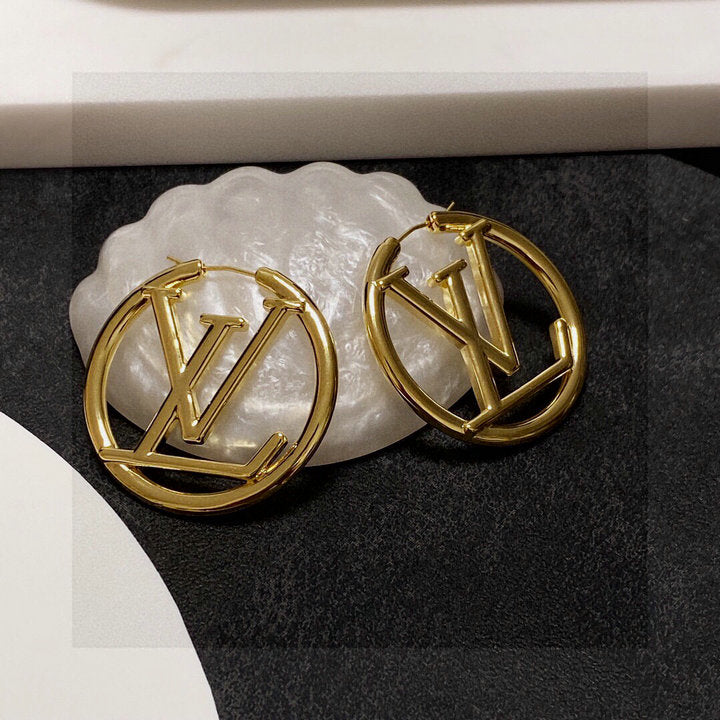 Lv earrings gold